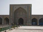 Looking at the courtyard facade of Vakil Mosque